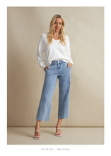 Load image into Gallery viewer, Red Button ‘Conny’ Cropped Jeans
