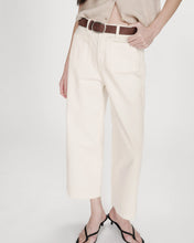 Load image into Gallery viewer, Grace and Mila ‘Joe’ Cream Crop Trousers
