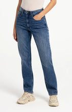 Load image into Gallery viewer, YAYA Straight Slim Leg Jeans (L32)
