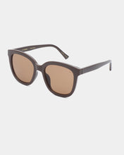 Load image into Gallery viewer, A.Kjaerbede ‘Billy’ Chocolate Sunglasses
