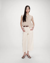 Load image into Gallery viewer, Grace and Mila ‘Joe’ Cream Crop Trousers
